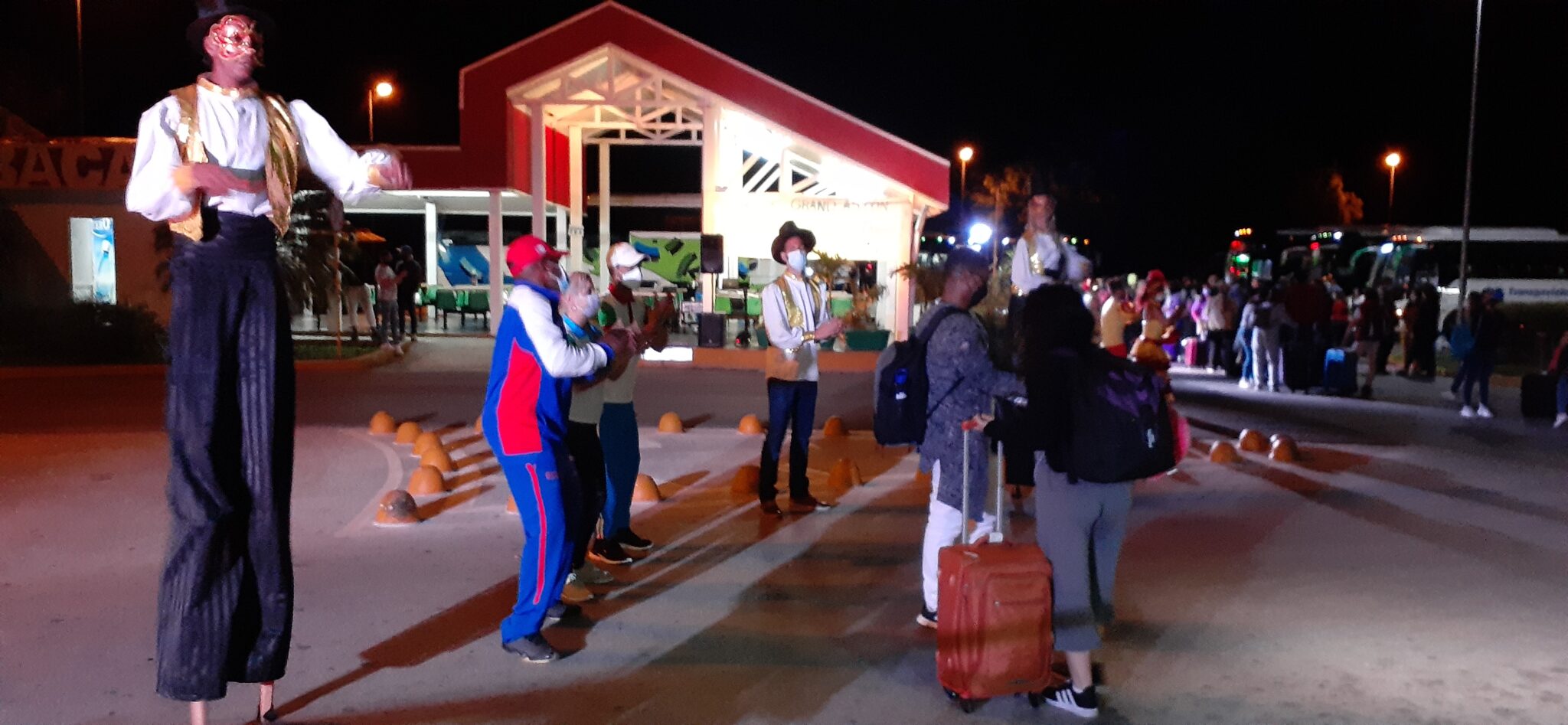 Llegaron a Cuba turistas de Colombia en chárter Bogotá-Santa Clara